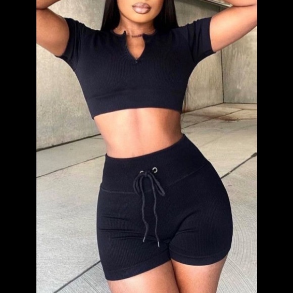 Rib-Knit Cap Sleeve Zipper Crop Top & Black Wide Waist Drawstring Shorts Set - Picture 3 of 11